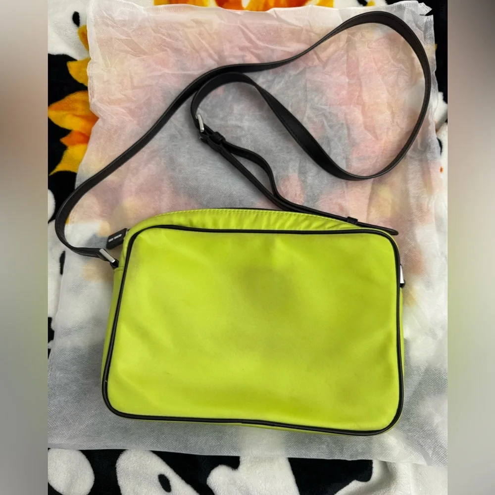 Michael Kors Neon Green crossbody bag - Picture 2 of 8